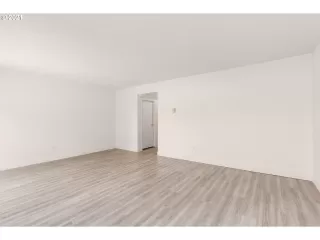 Photo #3: 21350941 Listing