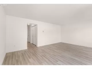 Photo #4: 21350941 Listing