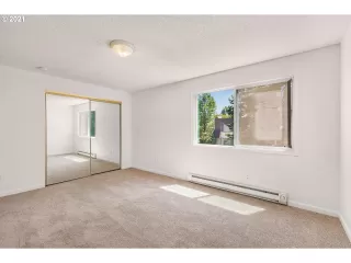 Photo #5: 21350941 Listing