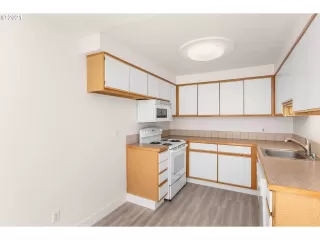 Photo #6: 21350941 Listing