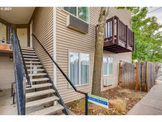 Photo #1: 21351142 Listing