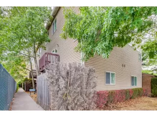 Photo #2: 21351142 Listing