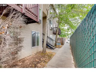 Photo #3: 21351142 Listing