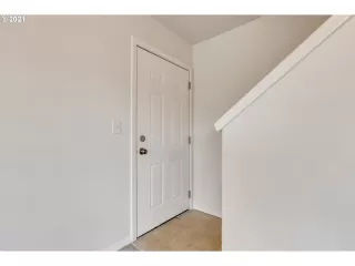 Photo #5: 21351142 Listing