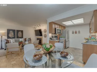 Photo #6: 21351446 Listing