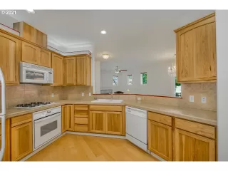 Photo #5: 21351984 Listing