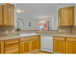 Photo #6: 21351984 Listing