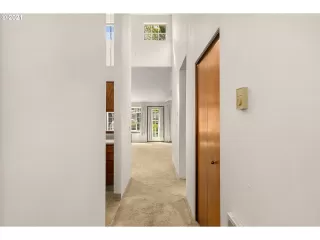 Photo #1: 21352135 Listing