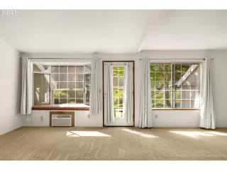 Photo #2: 21352135 Listing