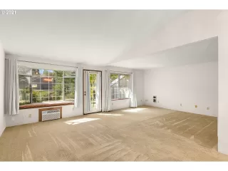 Photo #4: 21352135 Listing