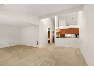 Photo #6: 21352135 Listing