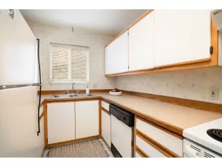 Photo #3: 21352566 Listing