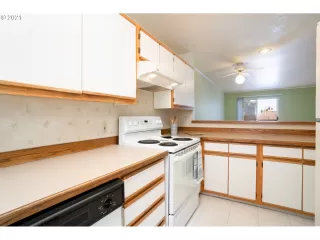 Photo #5: 21352566 Listing