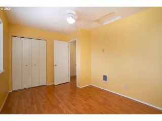 Photo #6: 21352566 Listing