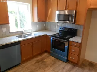 Photo #3: 21353367 Listing