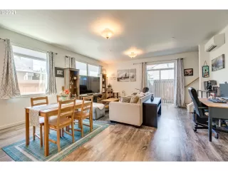 Photo #4: 21354365 Listing