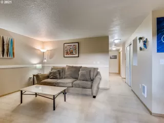 Photo #5: 21355068 Listing