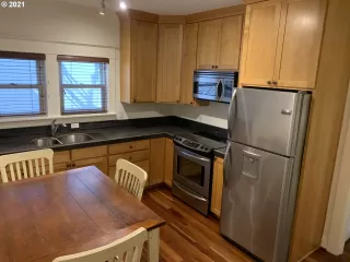 Photo #4: 21355752 Listing