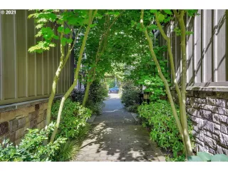 Photo #2: 21357547 Listing 