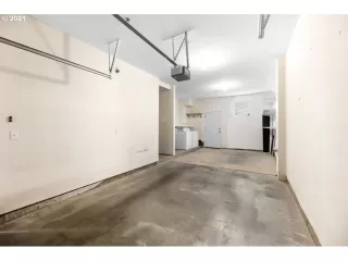 Photo #4: 21357617 Listing