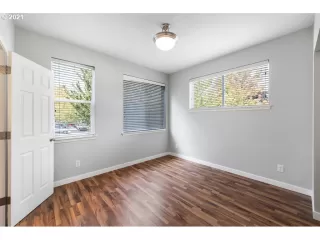 Photo #6: 21357617 Listing