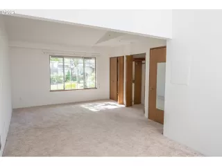 Photo #4: 21357628 Listing