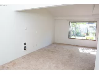 Photo #5: 21357628 Listing