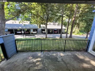 Photo #6: 21357704 Listing 