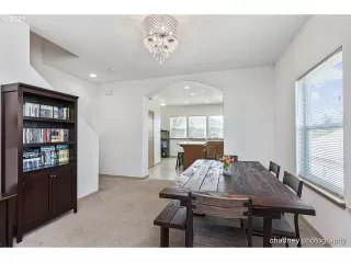 Photo #5: 21359085 Listing