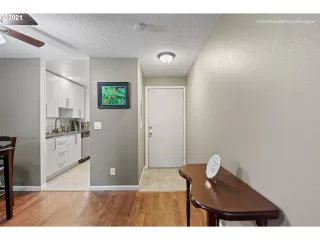 Photo #4: 21359093 Listing 