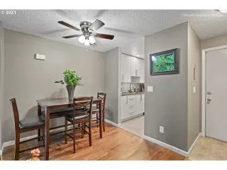 Photo #6: 21359093 Listing 