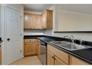 Photo #6: 21359827 Listing