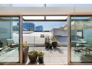 Photo #4: 21360300 Listing