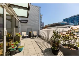 Photo #5: 21360300 Listing