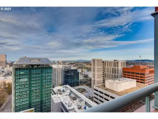 Photo #4: 21360359 Listing