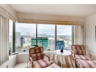 Photo #5: 21360359 Listing