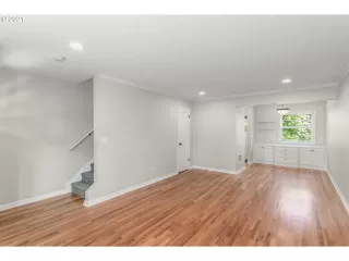 Photo #6: 21360413 Listing 