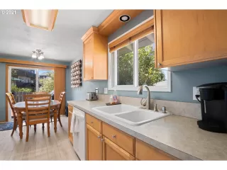 Photo #4: 21360502 Listing