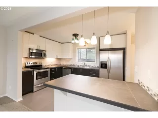 Photo #5: 21360742 Listing