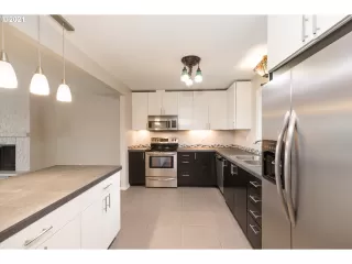 Photo #6: 21360742 Listing