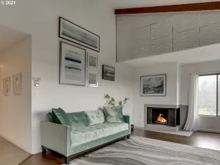 Photo #3: 21361462 Listing