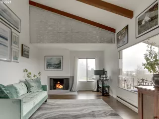 Photo #4: 21361462 Listing