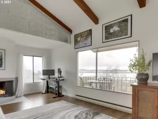 Photo #5: 21361462 Listing