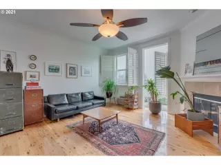 Photo #4: 21361833 Listing