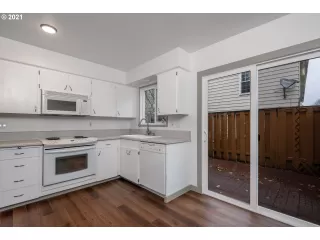 Photo #5: 21362283 Listing 