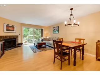 Photo #5: 21362908 Listing 