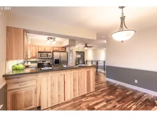 Photo #3: 21363395 Listing