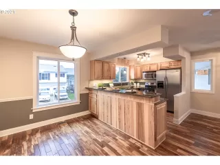 Photo #5: 21363395 Listing