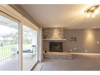 Photo #6: 21363395 Listing