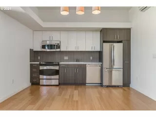 Photo #6: 21363567 Listing